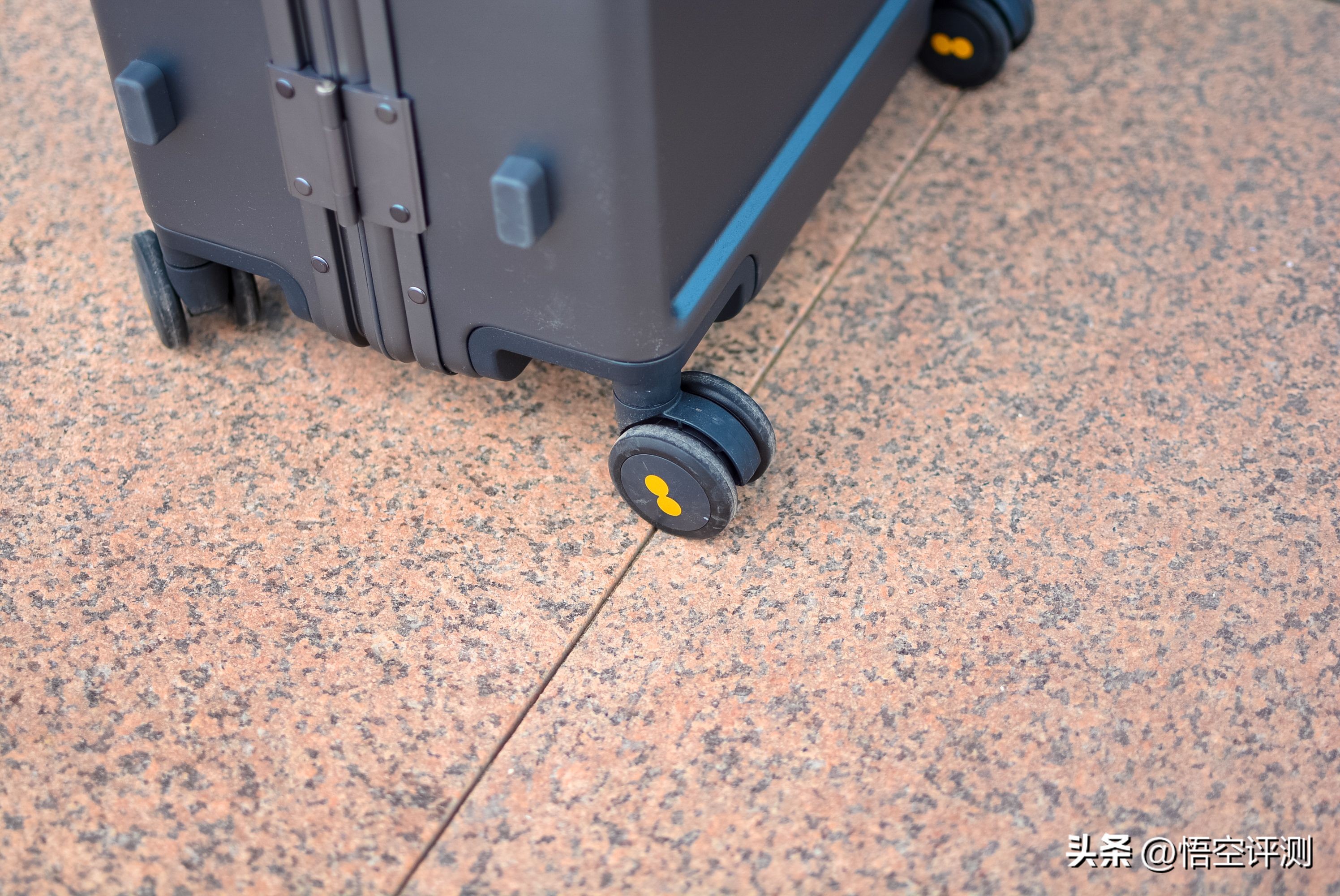 简约有范儿地平线8号行李箱,旅行好搭档地平线8号行李箱测评