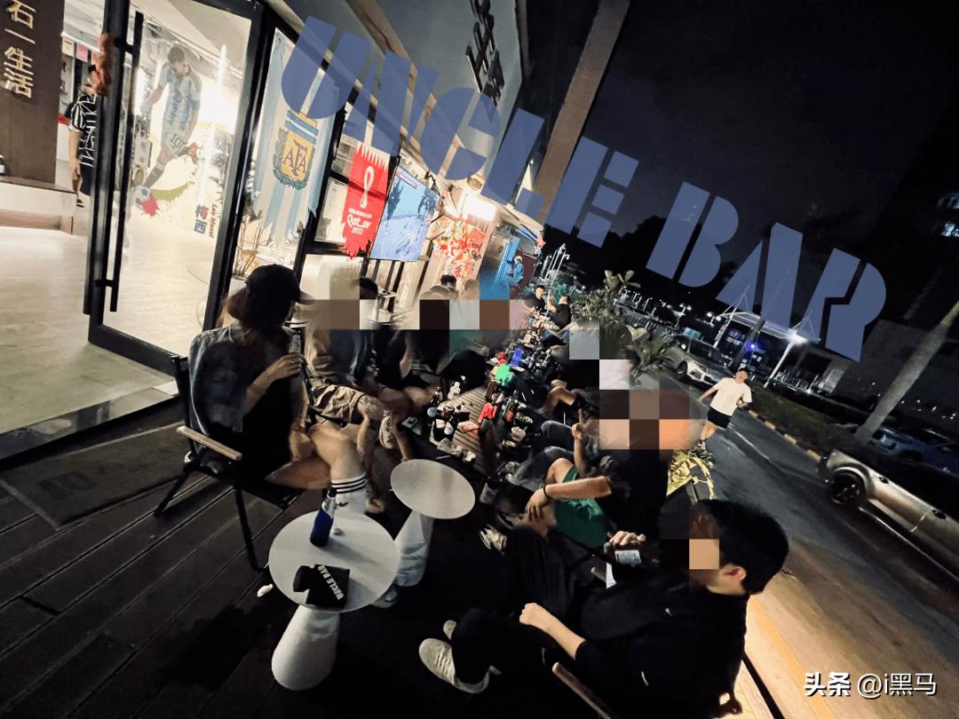 男人为世界杯能准备有多齐全,中年人拼尽全力