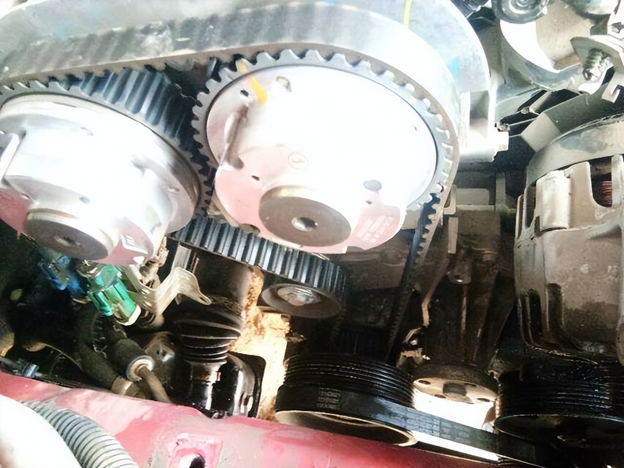 行驶途中突然熄火无法启动怎么办,发动机启动后就熄火的故障原因