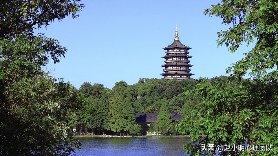 初中成绩退步家长该怎么沟通,孩子上学哭了一个月怎么办