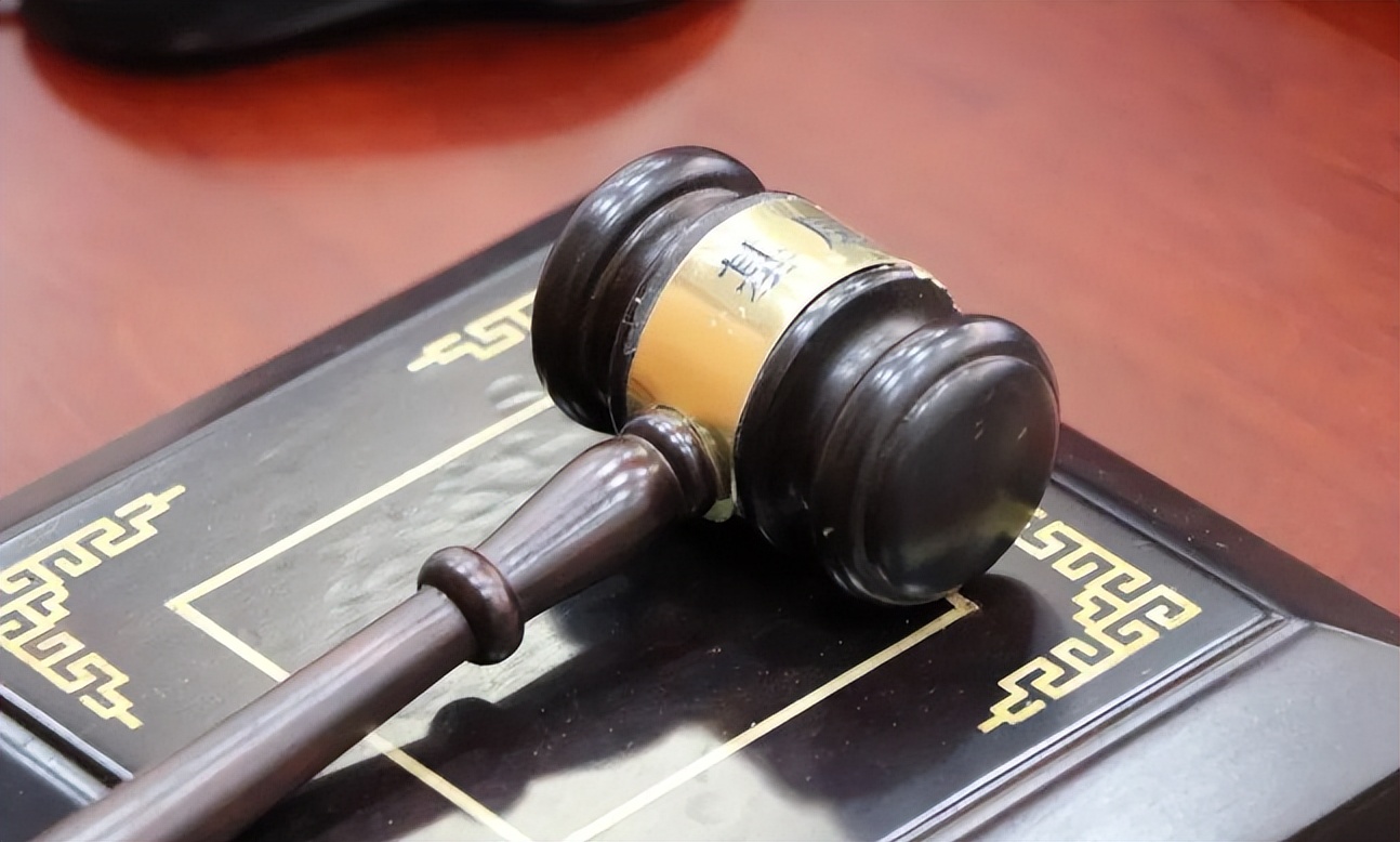 39岁女子被女法官抓伤面部,法官被抓伤