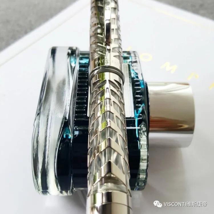 舞动指尖的冰雪奇缘——Visconti维斯康帝水印