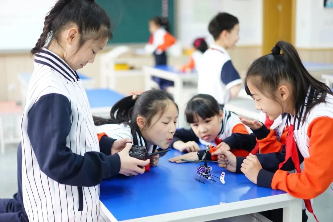 鍎跨鍙嬪ソ瀛︽牎鏁欒偛妗堜緥,鍎跨鍙嬪ソ灏忓