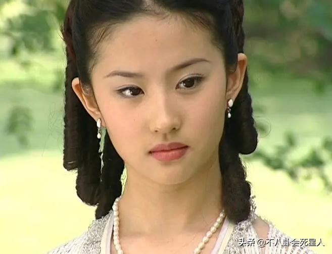 发腮堪比毁容的女星,发腮成大方脸
