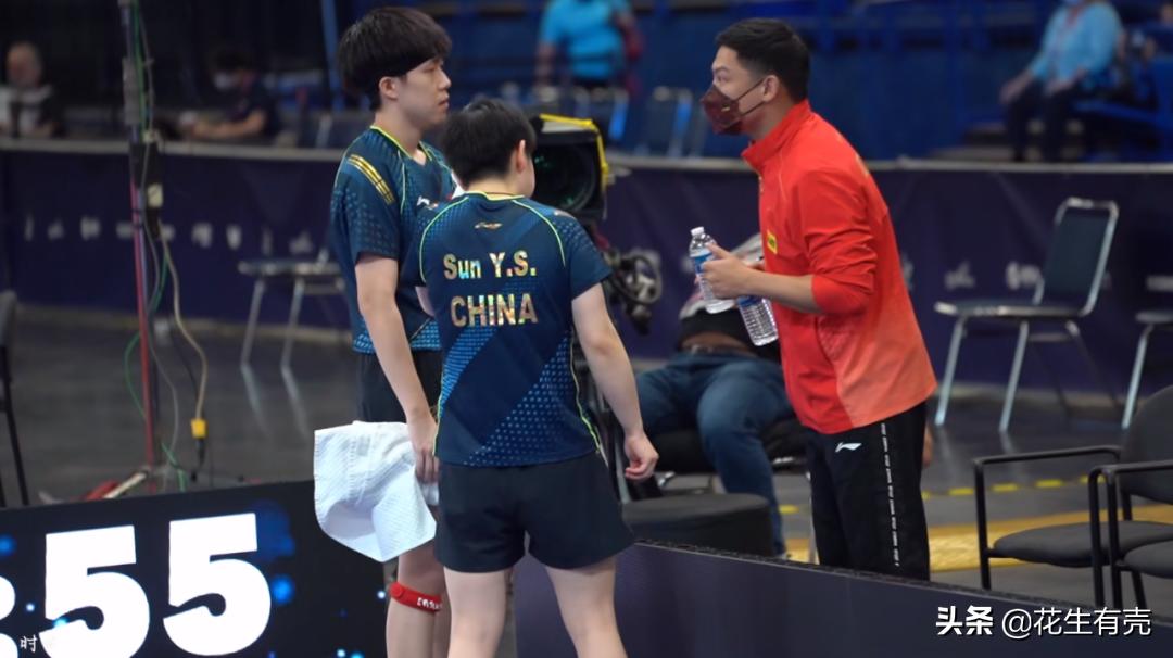 19年王楚钦看孙颖莎打球,陈玘刘国梁评价