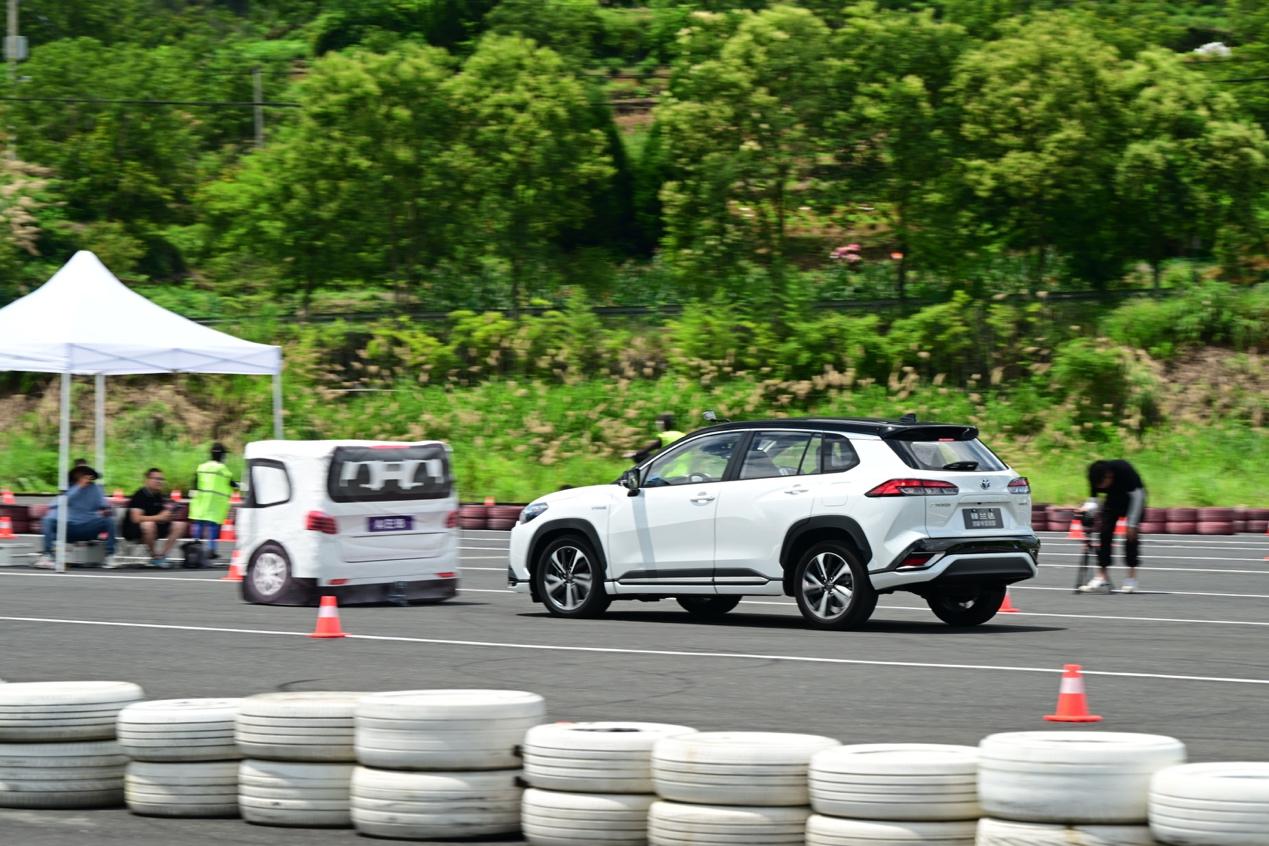 广汽丰田全新锋兰达智能电混双擎,广汽丰田锋兰达智能双擎试驾评测