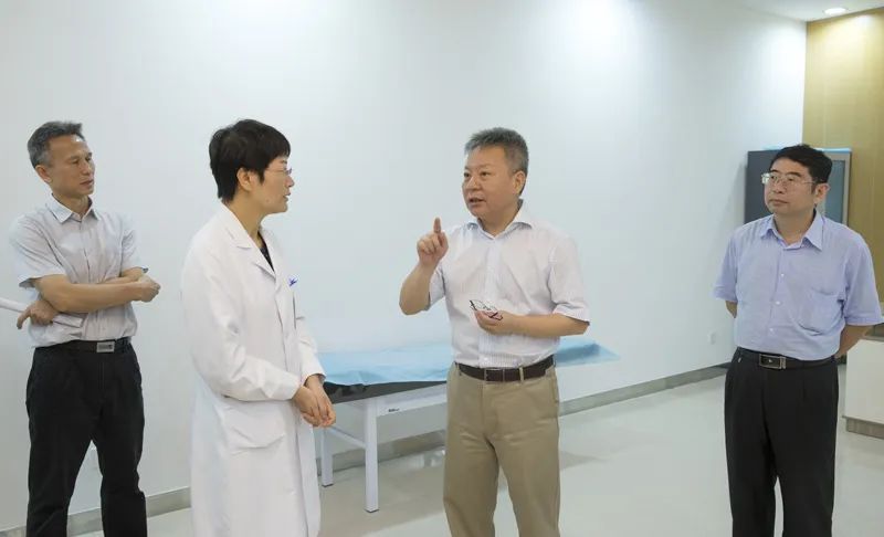 从湖南书记沈晓明的牛仔裤与海南书记冯飞的卡基裤说开去