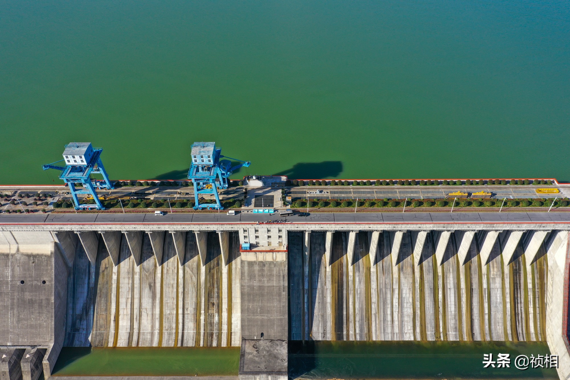 丹江口大坝最大坝高是多少,湖北丹江口市大坝视频