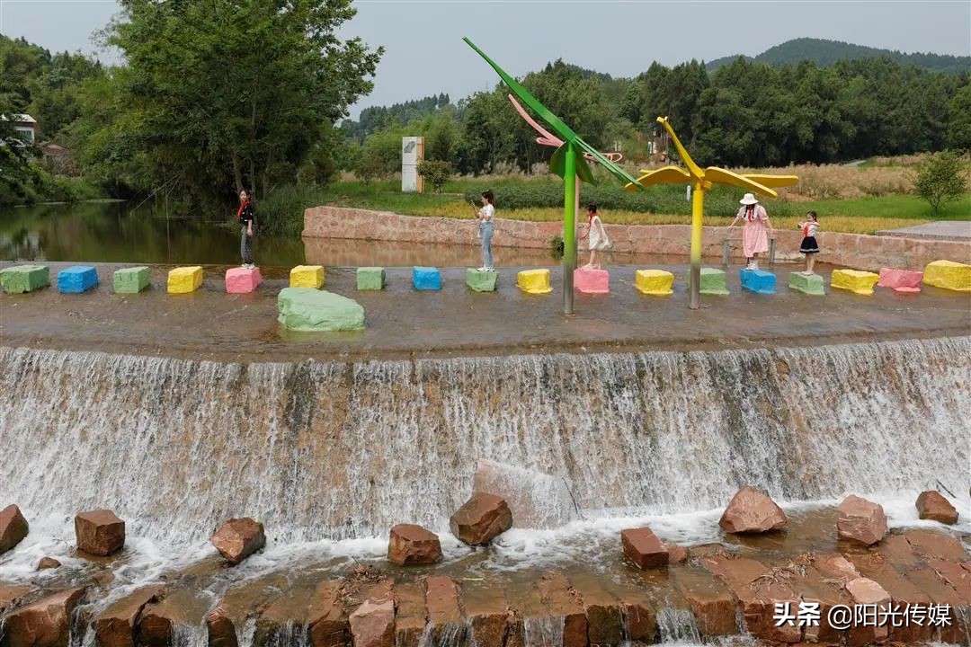 红领巾讲解员寻访红色足迹,红领巾寻访活动我是红领巾讲解员