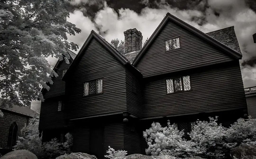 从巫镇到圣镇，一个女巫审判故事缘何转为万圣节狂欢之都