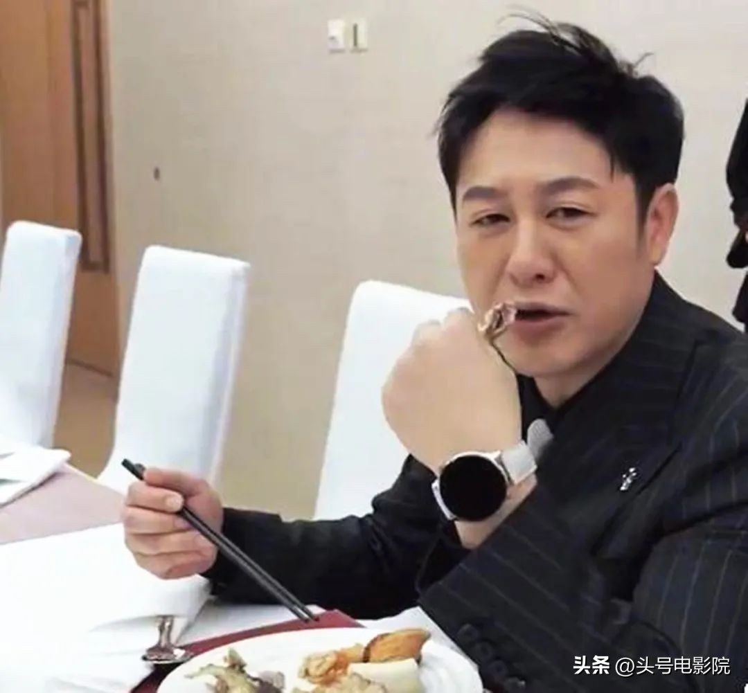 张颂文北京国际电影节搀扶关锦鹏,张颂文哭了的图片