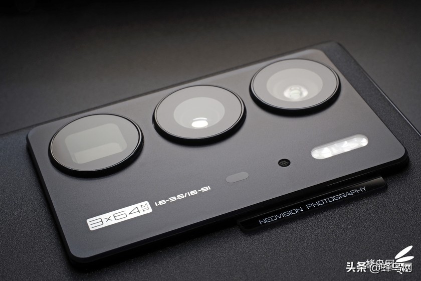 真全面屏设计+真6400万三摄中兴Axon40Ultra评测