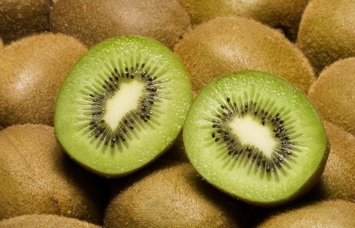 柿子，是胃炎的“加速剂”吗？医生劝告：养胃，少碰4果，做好6事