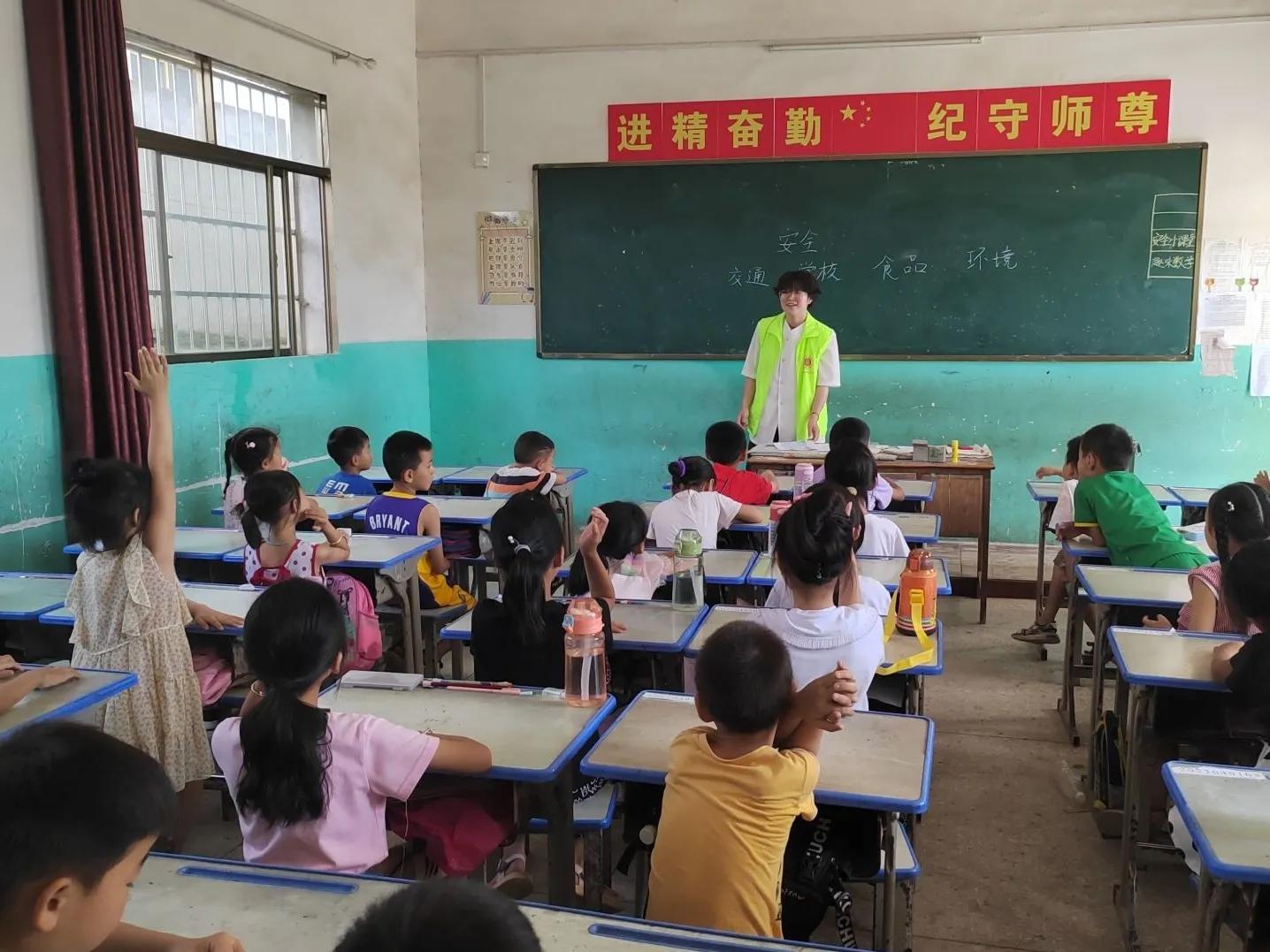 一师学子三下乡社会实践活动,湖师学子三下乡分别之日