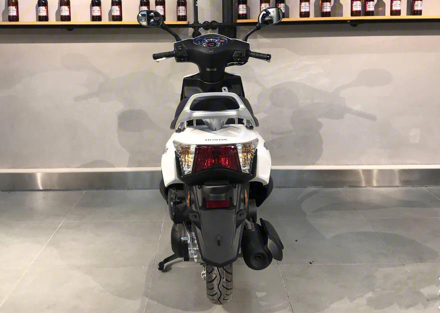 本田上班代步小踏板，有CBS，配6.4L油箱，碟刹版9千多