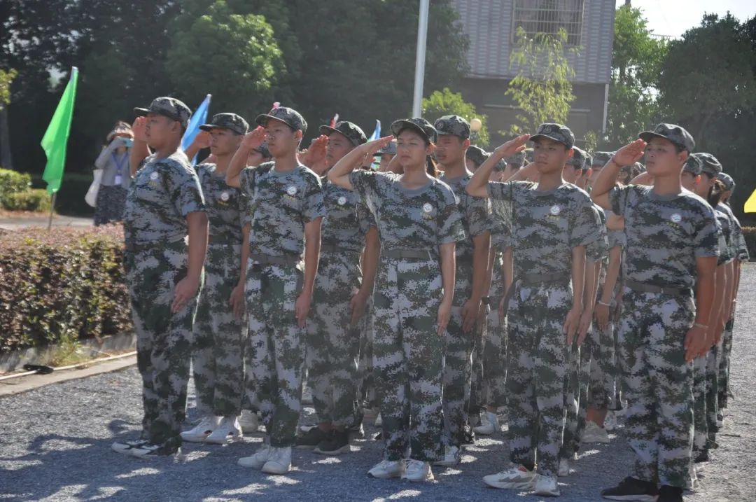 创新育人模式培养高质量人才,创新开展新生入学教育