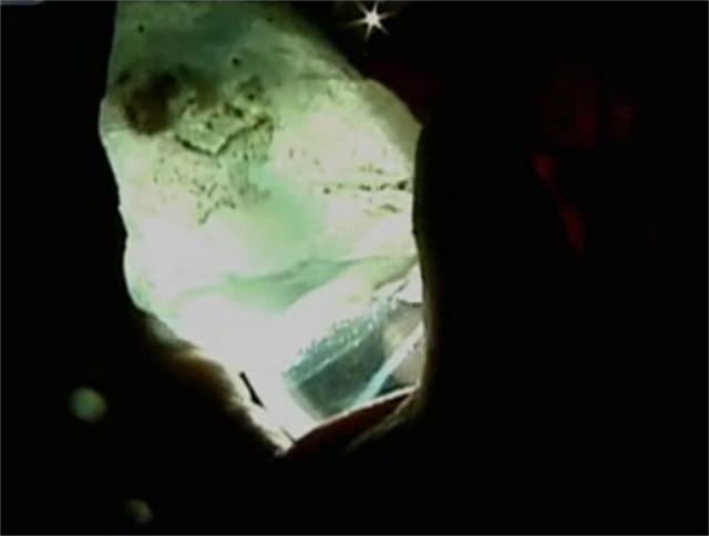 男子跋涉千里挖出6吨重夜明珠,男子挖出直径一米的夜明珠