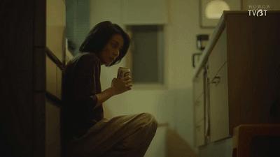 微博热搜年轻人不生娃,专家指责年轻人不生孩子是不对的