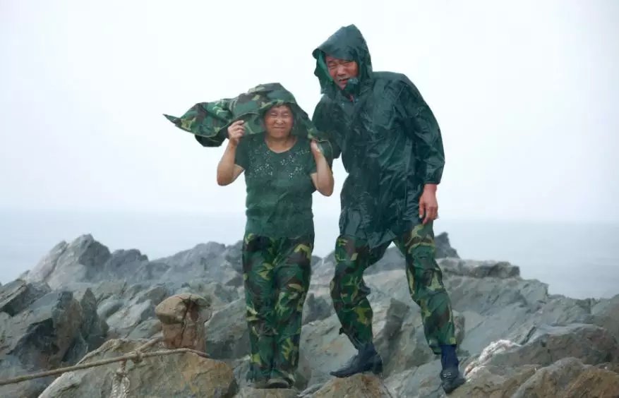 夫妻俩驻守黄海孤岛32年,江苏夫妻驻守黄海孤岛32年