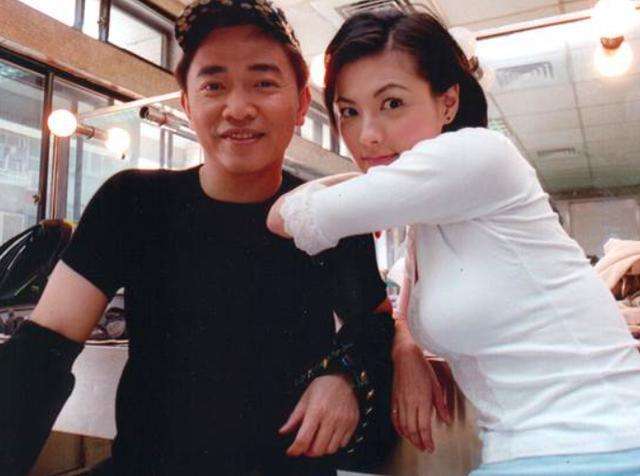 儿子出道一天被退圈再退圈，忆星爸当年同时劈腿四女，真是好轮回