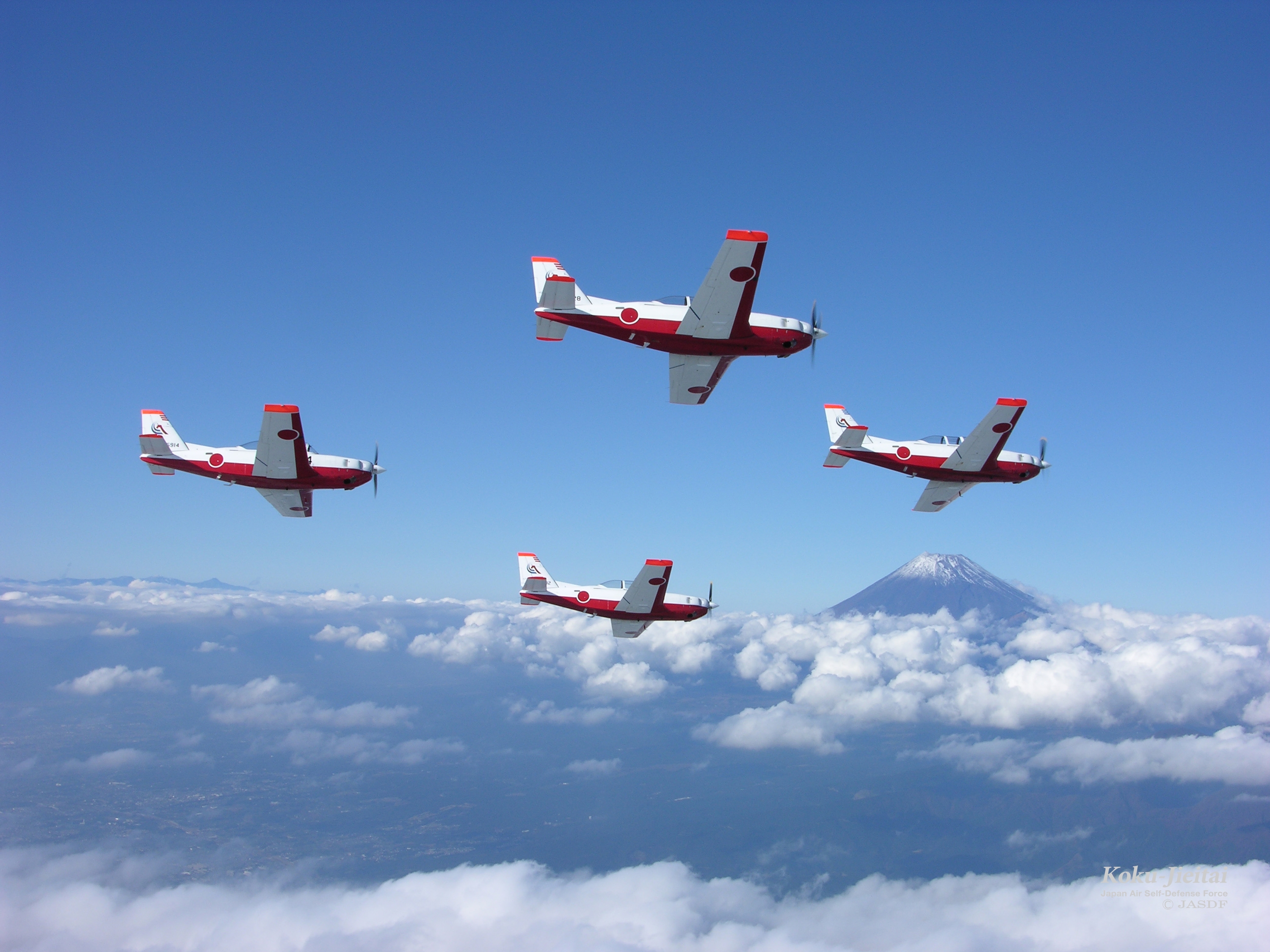 日本空中自卫队战斗机训练视频,日本富士直升机