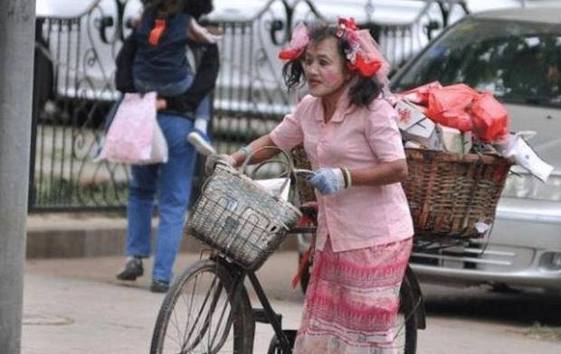 60岁老头浓妆艳抹,60岁老头打扮成女人