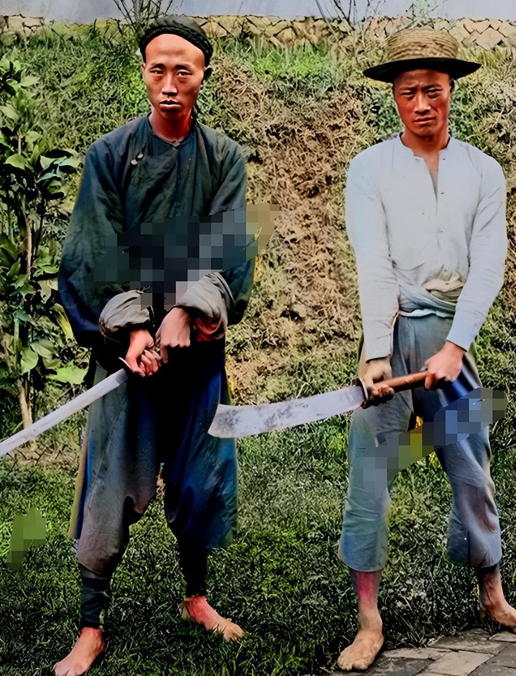 集中营惨状：30张老照片揭示妇女衣不遮体的悲惨命运！