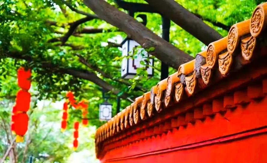 朝辞白帝彩云间中的白帝城指,早发白帝城和朝辞白帝彩云间