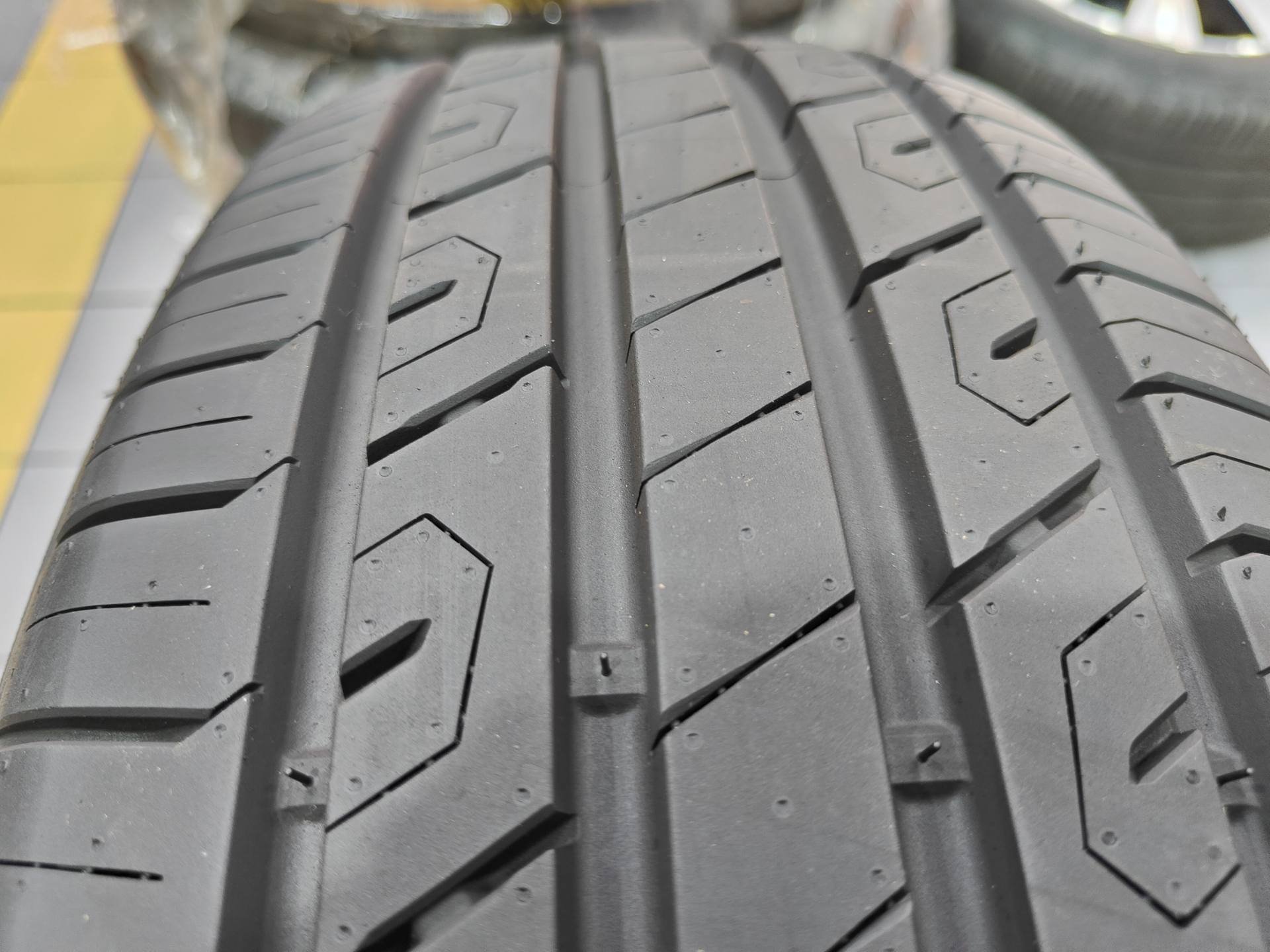 雷神跟马牌哪个更静音,雷神静悦轮胎对比马牌mc5