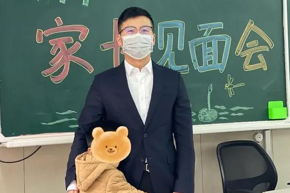 教师穿孕妇装被举报结果,老师穿孕妇装被举报后续处理