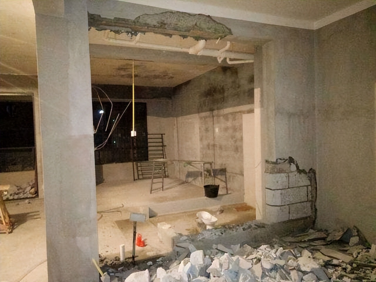 柜子与墙面缝隙多大才算合理,装柜子与墙之间有缝隙怎么解决