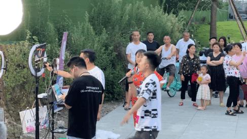 凤凰山，宇宙级草根网红孵化中心