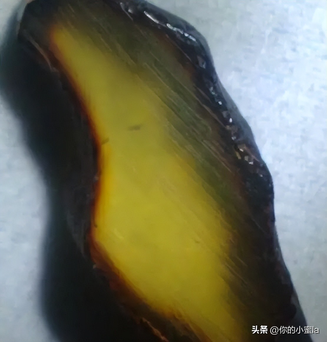 烤色蜜蜡盘玩会变色吗,鸡油黄蜜蜡是烤色的吗