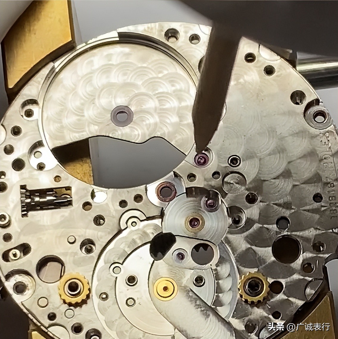 劳力士表镜碎了怎么修,劳力士表镜磕裂