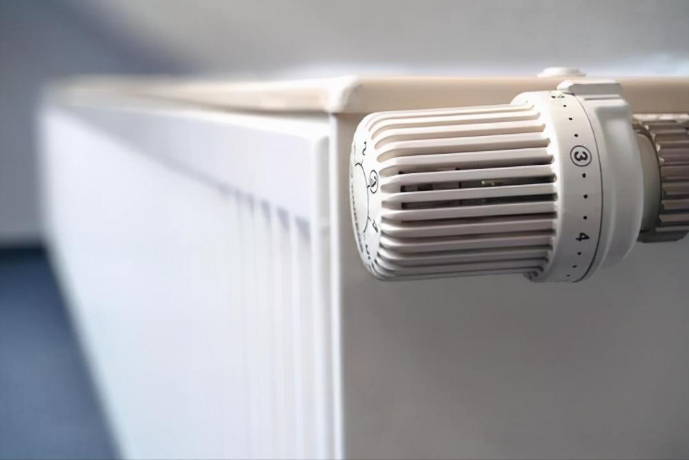 在成都装地暖和暖气片哪个实用,成都暖气片冬天取暖费用