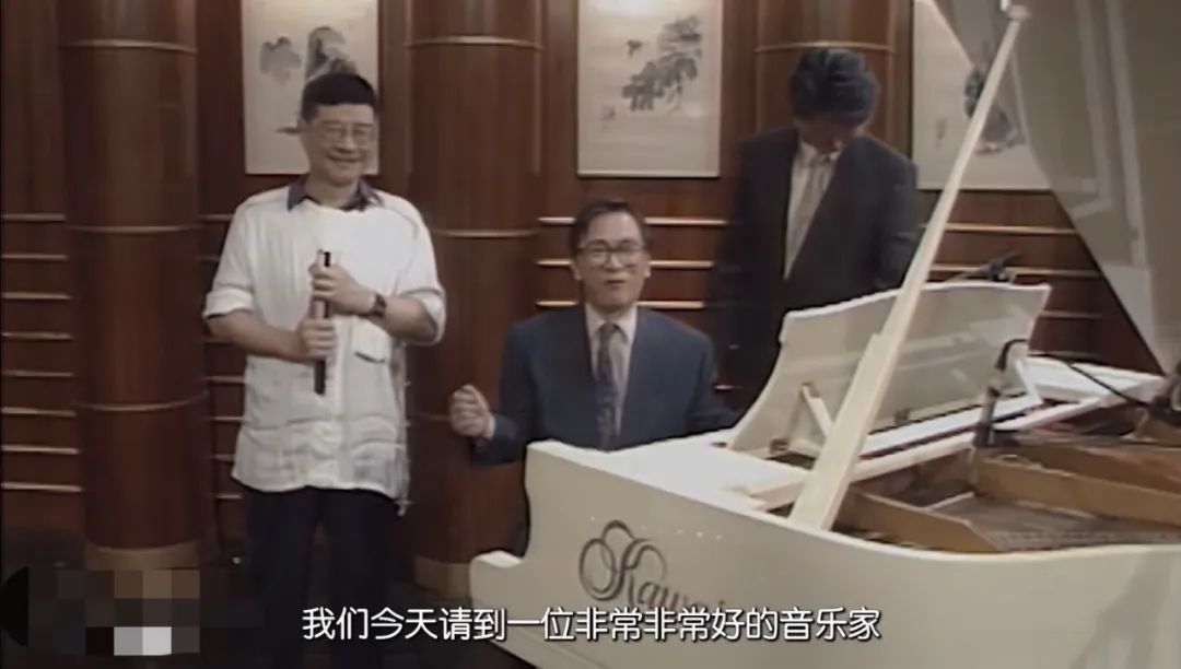 露骨成这样，却没人嘲她「色情」