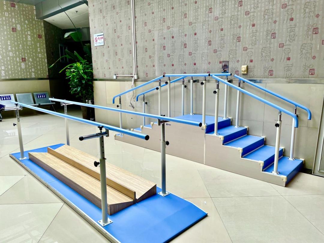 市中医院推拿针灸门诊部,五院康复理疗大厅