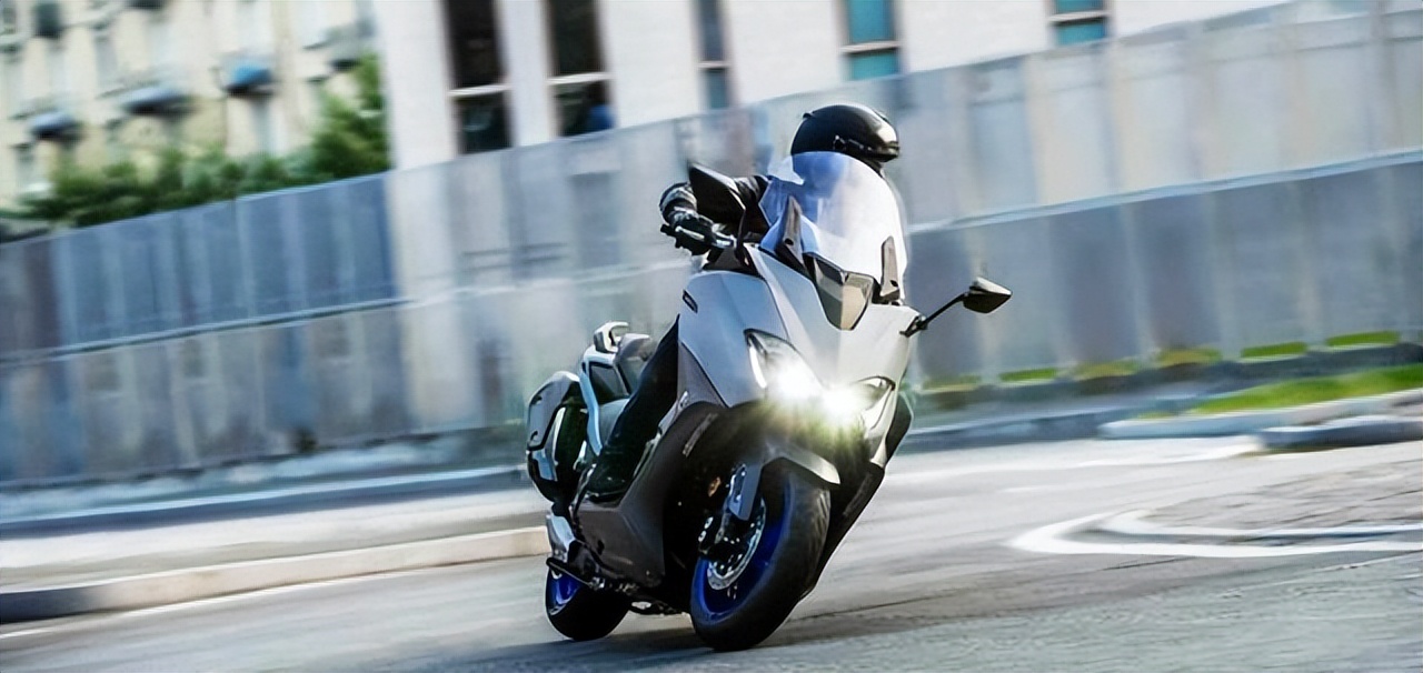 大踏板摩托车推荐雅马哈tmax560,雅马哈踏板tmax560多少钱