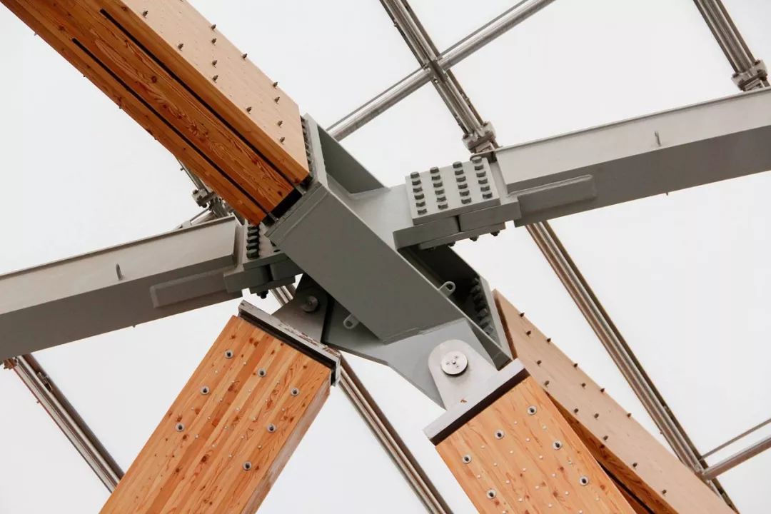 解构主义弗兰克盖里,美国建筑师弗兰克盖里的建筑风格