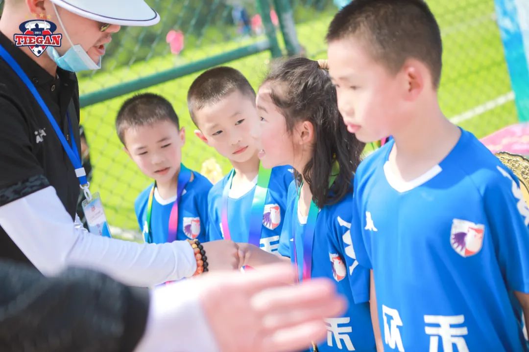 濂嬪媷浜夊厛鏃犳墍鐣忔儳,闃熶紞椋庨噰灞曠ず鍔ㄤ綔