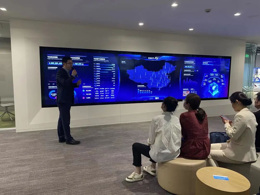 化易天下参加上海电商行业协会第五届理事会，并授予副会长单位