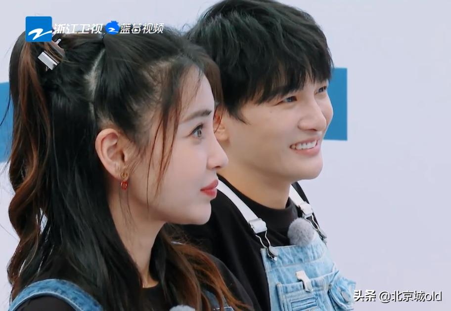 奔跑吧第十季周深搞笑花絮,奔跑吧第四季周深指压板