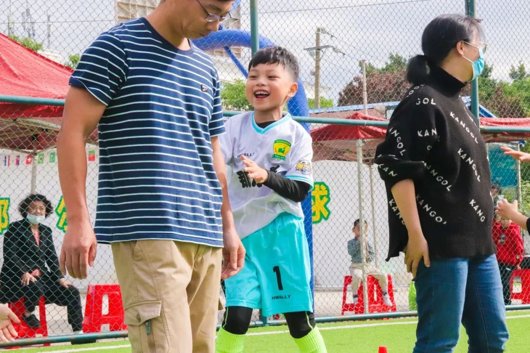 足球亲子嘉年华活动方案,足球嘉年华亲子作品