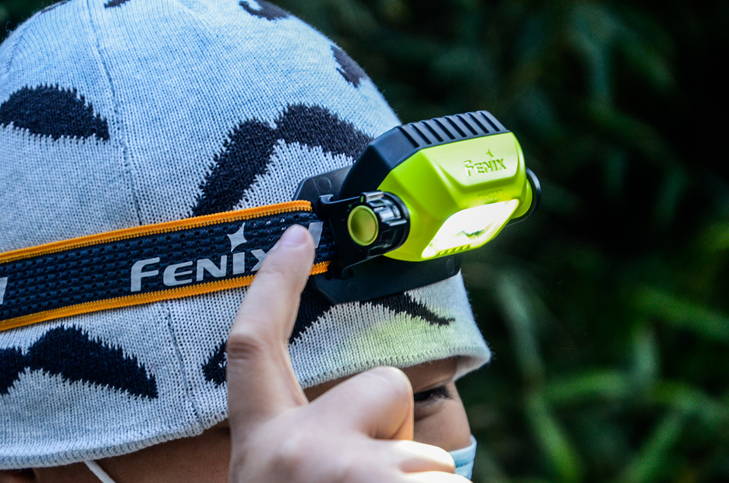 黄白光自由切换两用头灯,泛光和远射一体头灯