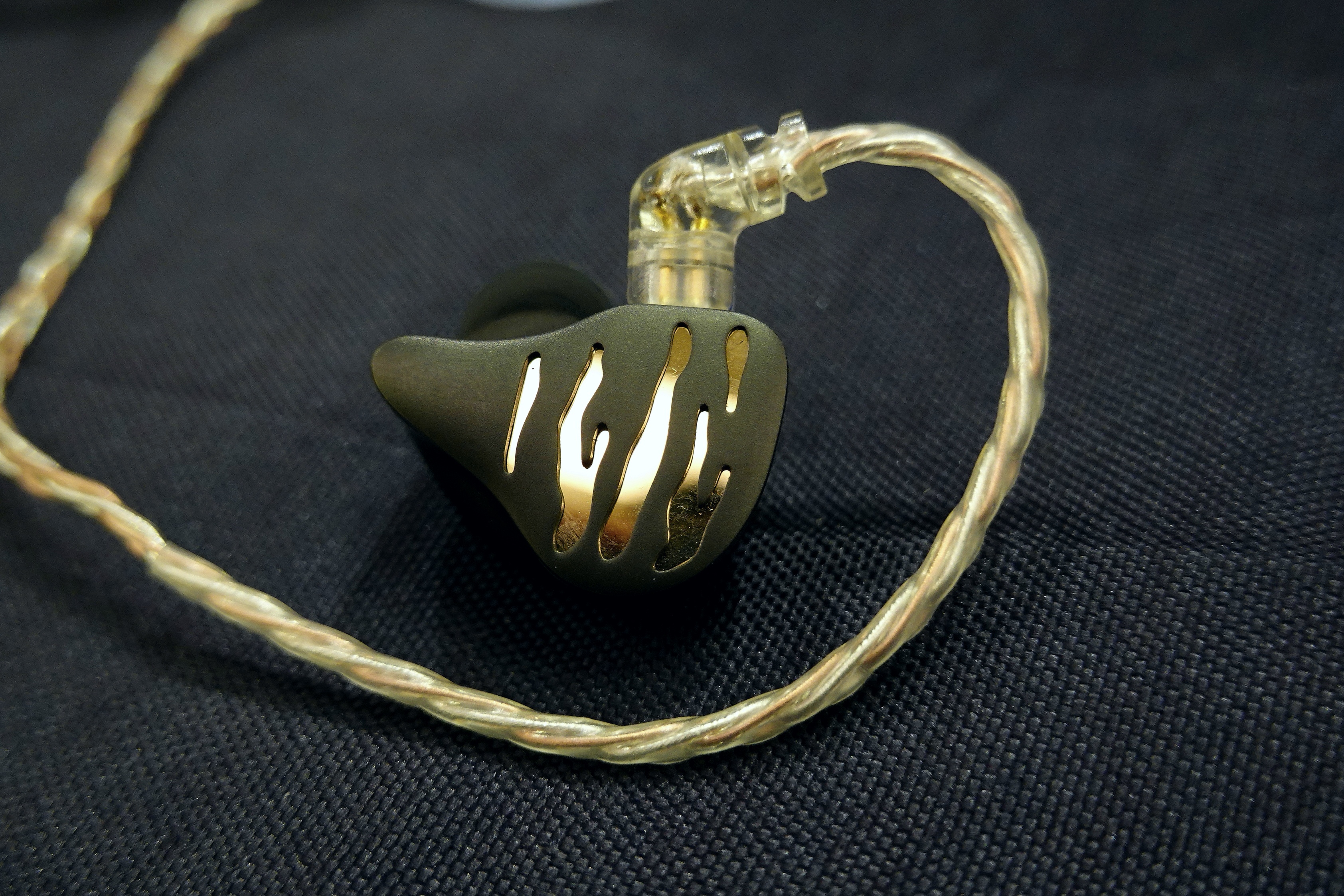 「耳边前线」炎炎烈日下的视听盛宴—首届西安国际耳机展新品回顾