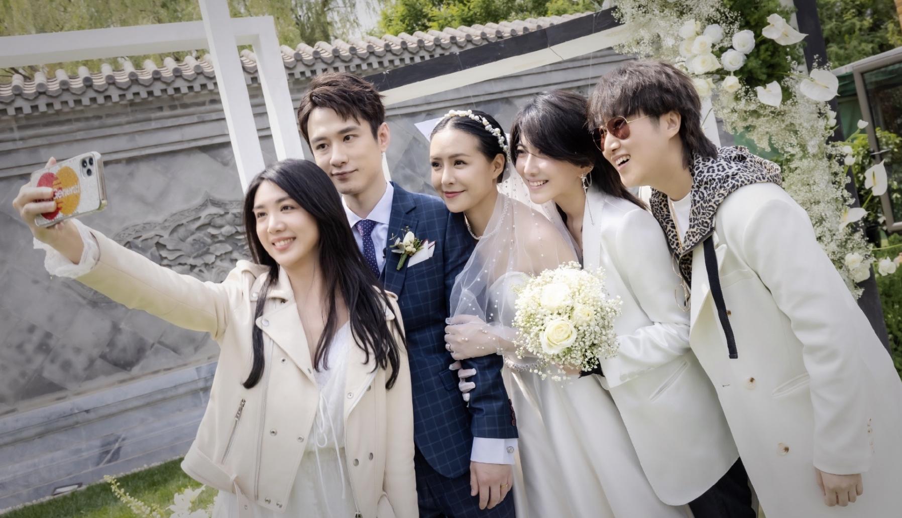 娱乐圈十大甜蜜婚礼亲吻,娱乐圈十对明星夫妻婚礼