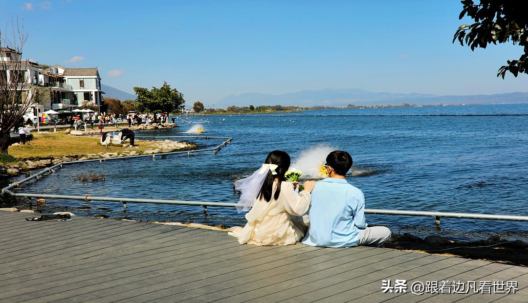 洱海风景白族民居画,云南大理洱海白族民居