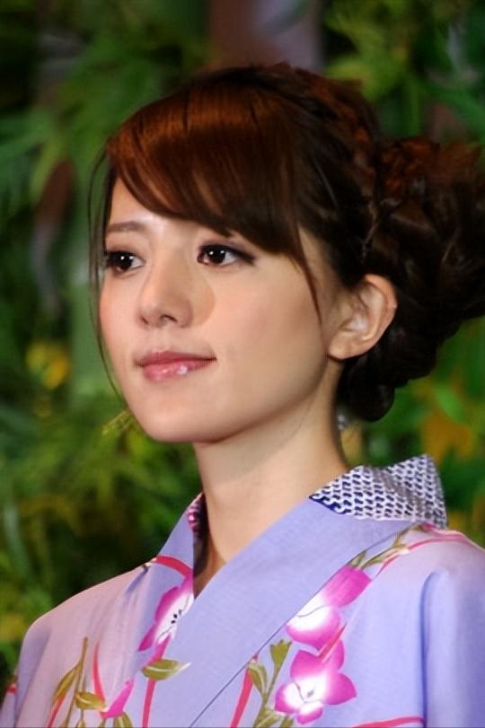 阿兰九眼天珠和李连杰的九眼天珠,最牛的富婆