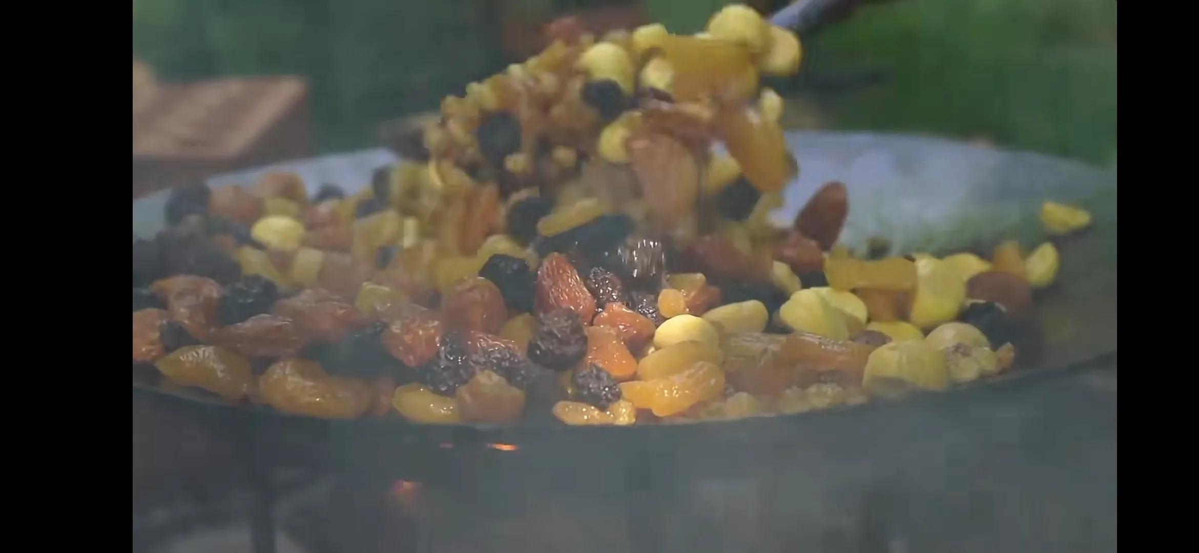 鸡腿手抓饭最正宗的做法,新疆锅巴抓饭的正宗做法