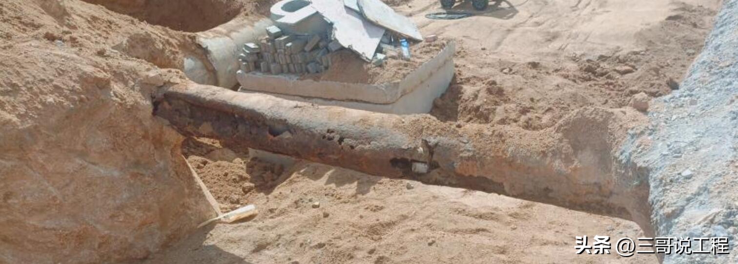 开挖管道时如何保证管道沟槽顺直,排水管道沟槽开挖坡度控制